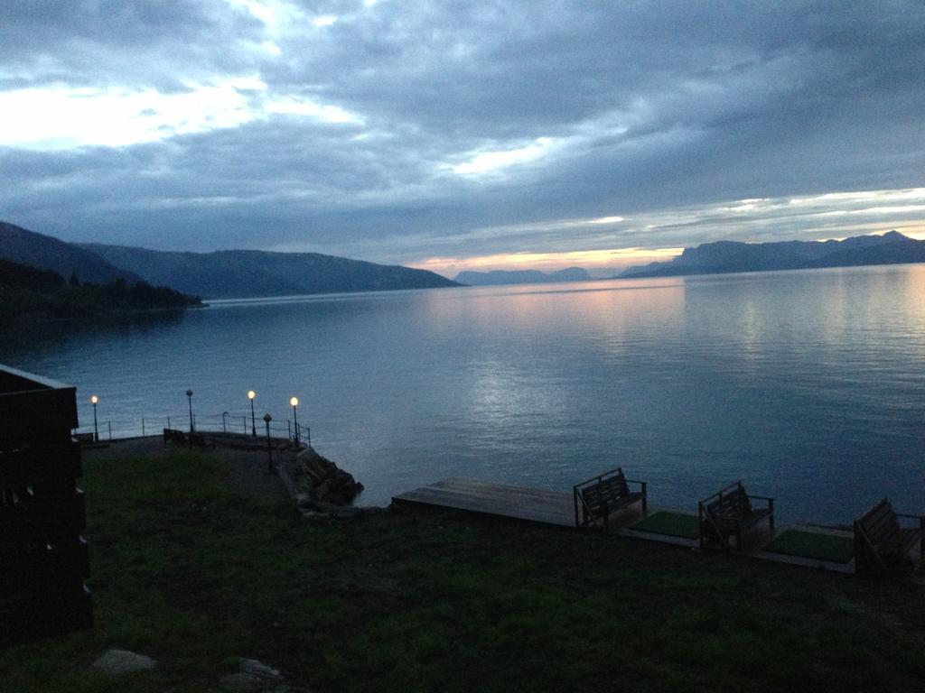 Brekkestranda Fjordhotel Brekke  Bagian luar foto
