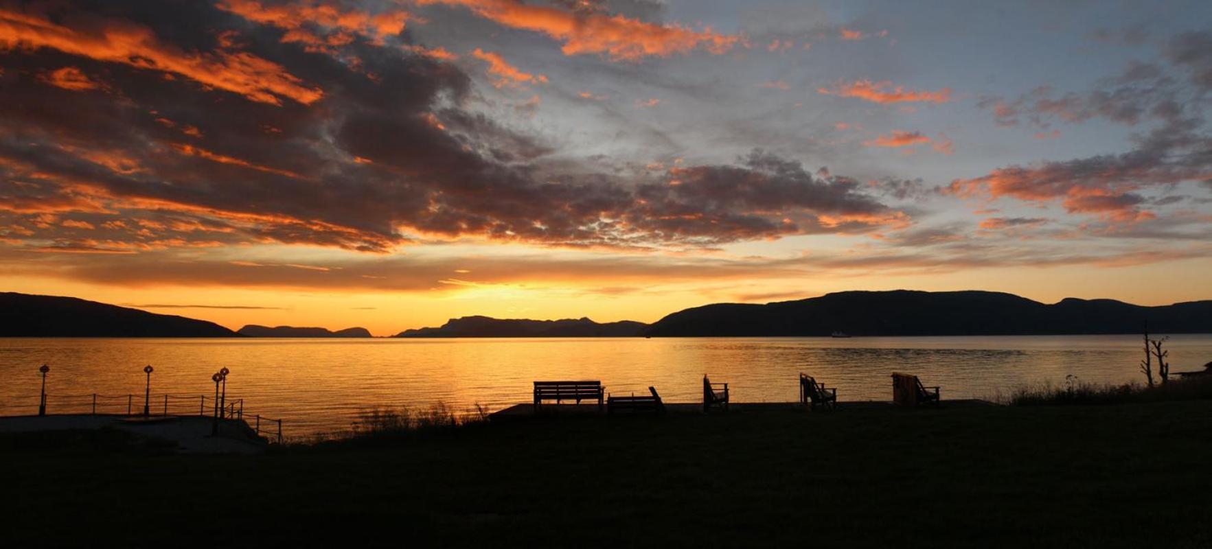 Brekkestranda Fjordhotel Brekke  Bagian luar foto