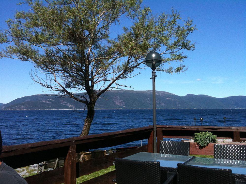 Brekkestranda Fjordhotel Brekke  Bagian luar foto